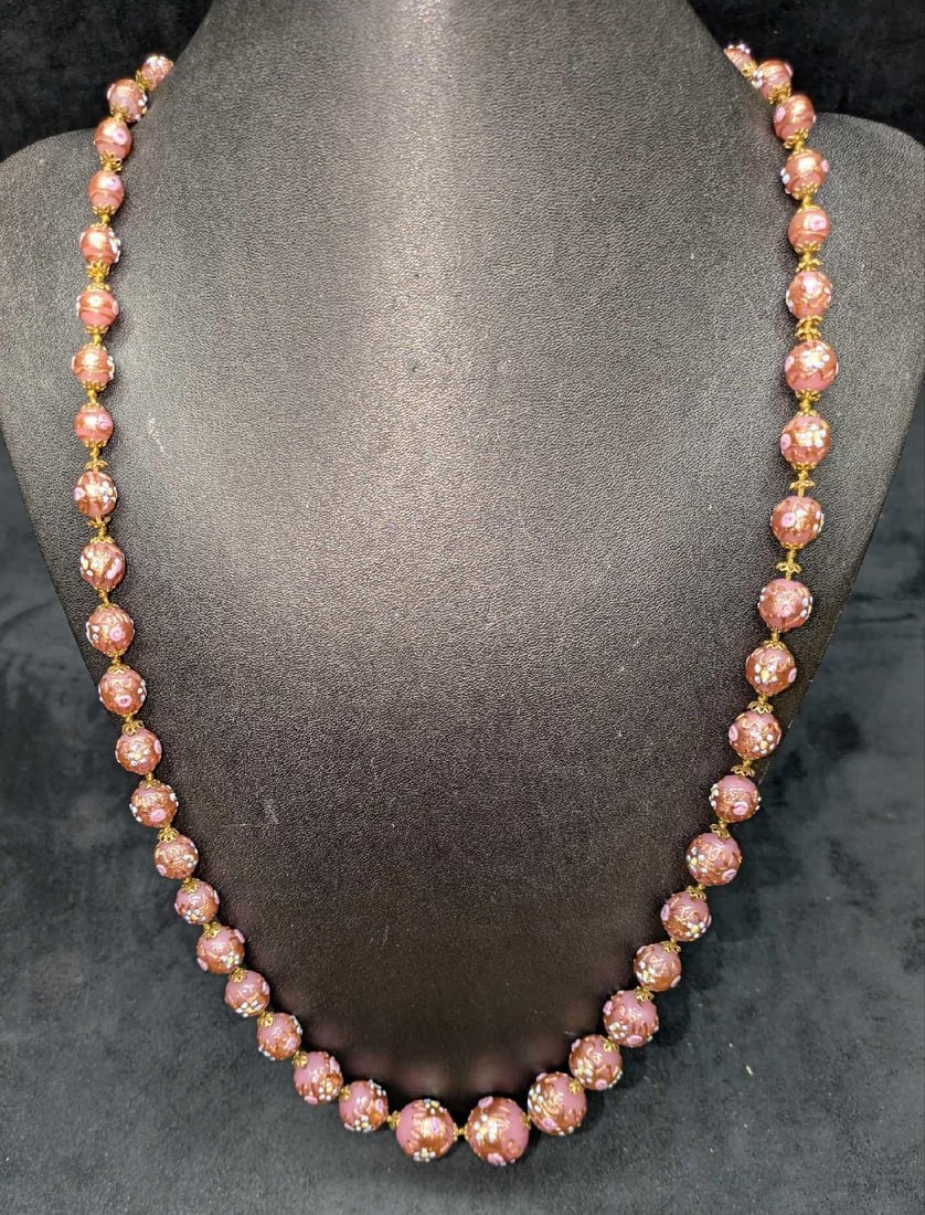 Vintage Italian Murano Pink Art Glass Bead Necklace ZZ: Vintage Italian Murano Pink Art Glass Bead Necklace ZZ. Glass beads with hand painted designs. Is approx 35" and it weighs 0.27lb.
