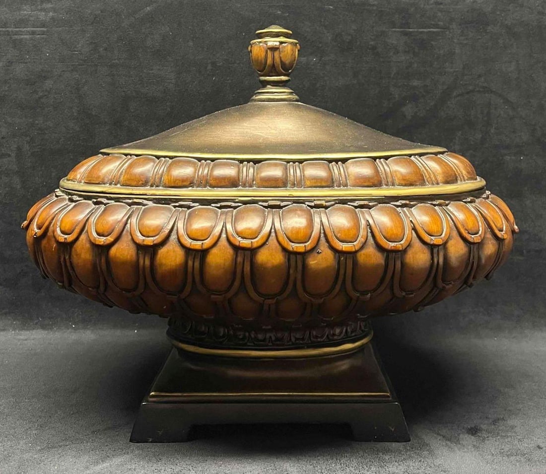 Large Decorative Display Bowl With Lid: This lot contains a Large Decorative Display Bowl With Lid. It is approx 16" x 10" x 12". Total weight is approx 10.2lbs. Overall the decorative piece is in good used condition with no
