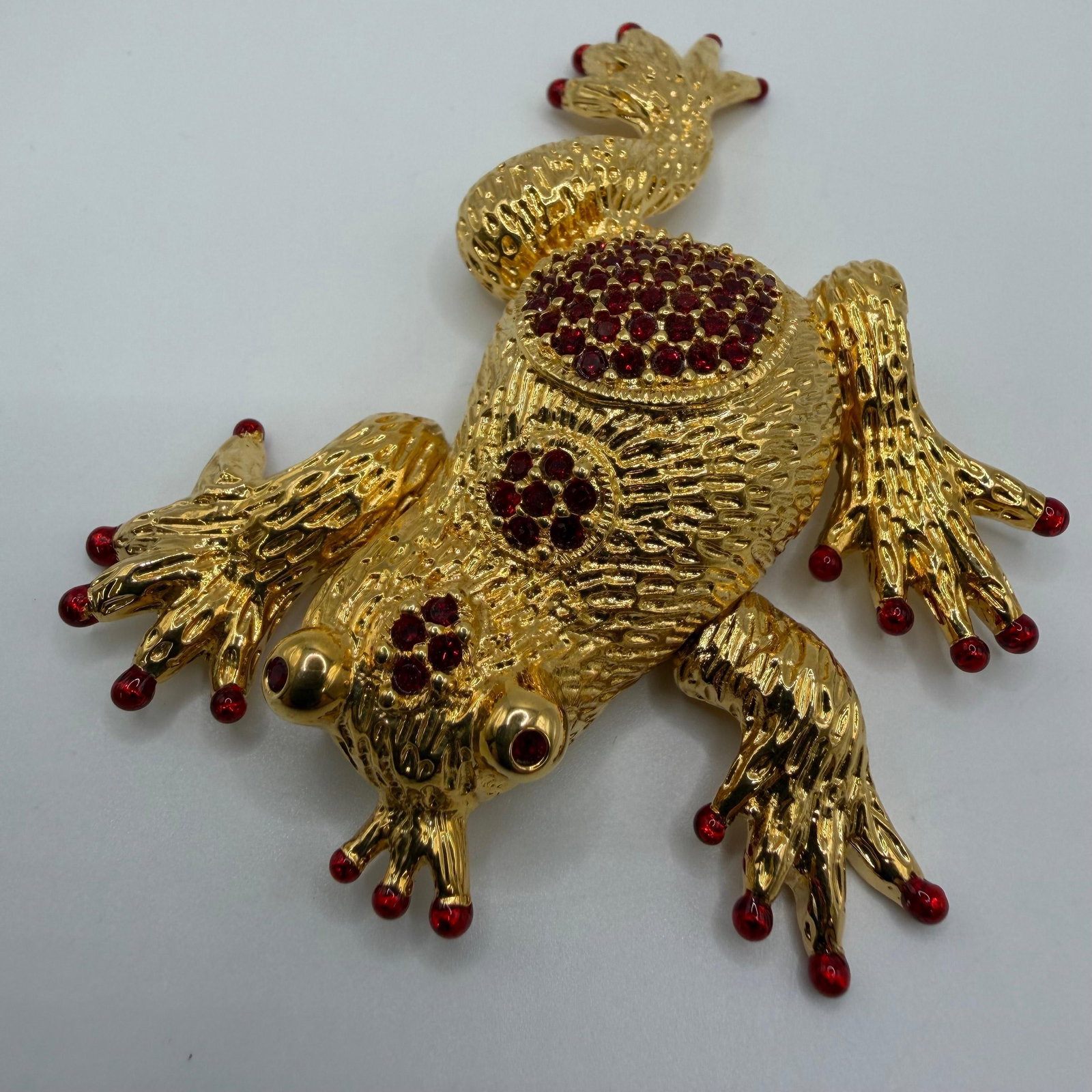 Frog Prince Hutton Wilkinson Red Rhinestone Gold Tone Articulating Novelty Brooch: Hutton Wilkinson hallmark and made in Mexico. This item is in pre-owned, previously displayed condition with wear and surface scratches. Please reference all photos for full condition details. Brooch: