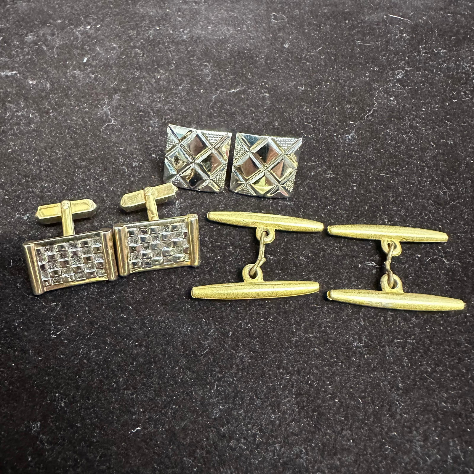 Men's Cufflink Assortment Swank Mixed Gold and Silver Tone Three Pairs: Group of three pairs of vintage men’s cufflinks in mixed gold-tone and silver-tone finishes. One pair is marked Swank. The remaining two pairs are unmarked. These items are in pre-owned, previou