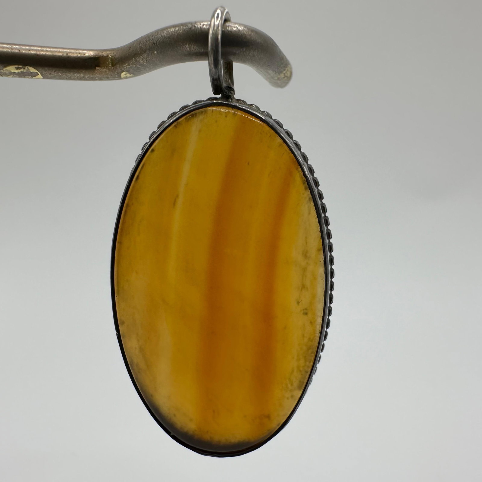 Agate Banded Oval Stone Silver Pendant X25: This item is in good pre-owned, previously used/displayed condition with noticeable light wear and surface scratches. Please reference all photos for full details. This piece of jewelry has been teste