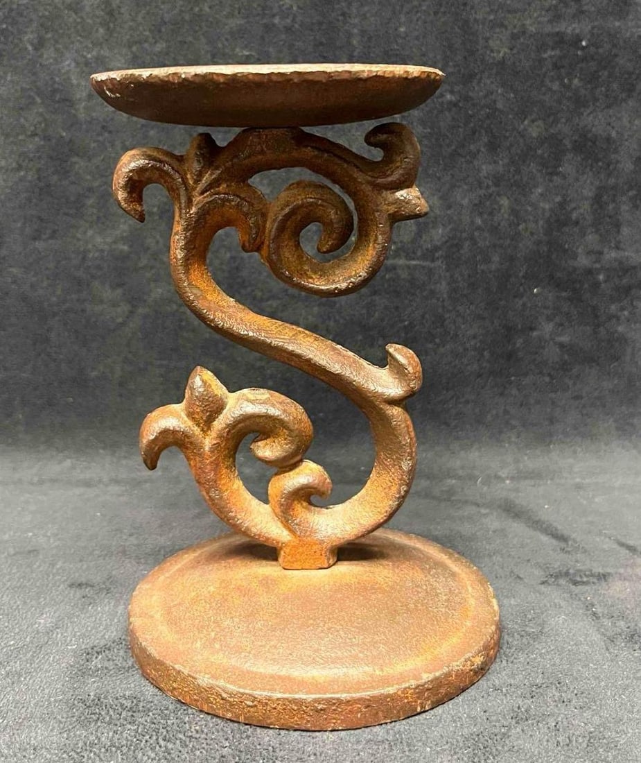 Rustic Cast Iron Pillar/Candle Holder With Scroll Design: This lot contains a Rustic Cast Iron Pillar/Candle Holder With Scroll Design. The approx. weight and dimensions are listed below. Overall the cast iron candle holder is in good pre owned condition wit