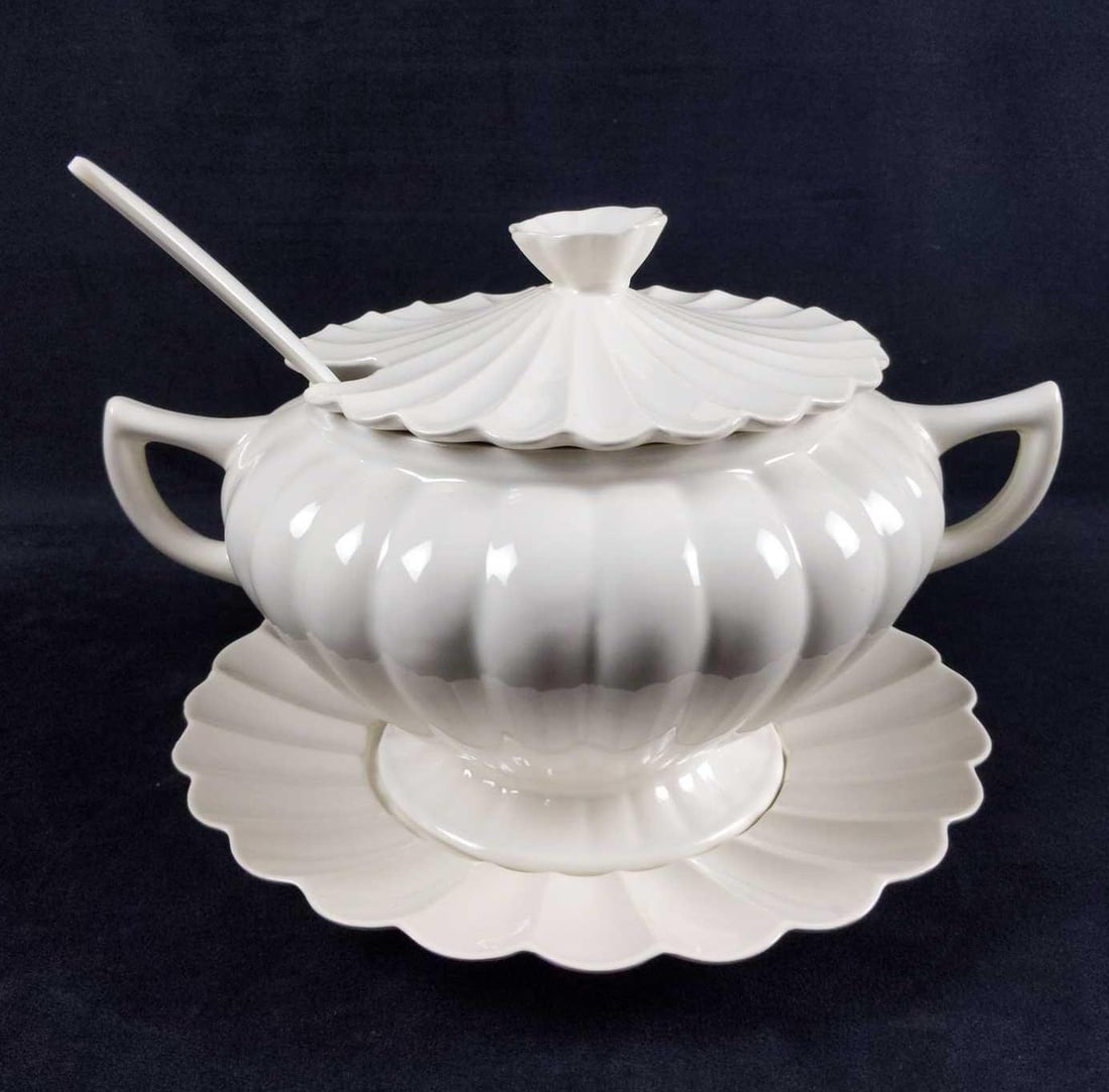 4 Pc California MID CENTURY Pottery Tureen W Lid: Vintage eggshell ceramic tureen with serving ladle, lid and plate. Is approx 13" x 11" x 9". Is in good, vintage condition with only a petite chip on the top handle. Marked CALIF USA C609.