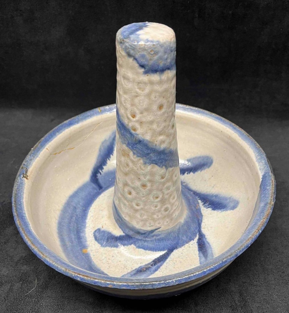 Signed Handmade Pottery By Carlie Tart: This lot contains a Signed Handmade Pottery By Carlie Tart. It is approx 9 1/2" x 9 1/2" x 7 3/4". Total weight is approx 3lbs. Overall the pottery is in good used condition with some light wear