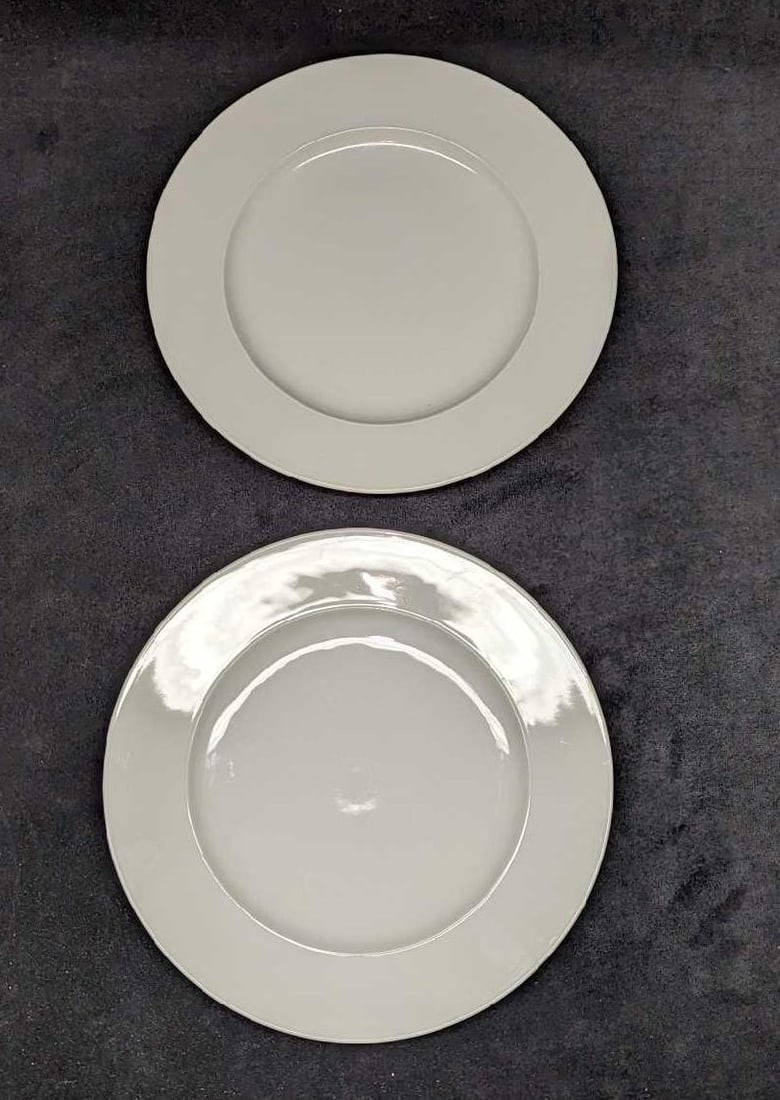 2 Retired Rosenthal China Dinner Plates B: 2 Retired Rosenthal China Dinner Plates B. This is part of the now retired, "Composition White" series. Made in Germany. This is approx 10 1/4" x 7/8" x 10 1/4" and the total weight is 2.41bs. The pla