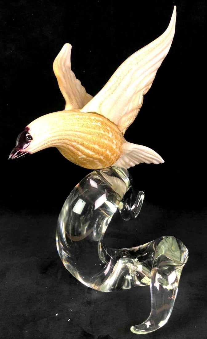 Original Murano Glass Bird On A Wave by Oscar Zanetti: This lot contains an original Murano glass bird on a wave by Oscar Zanetti. Zanetti is an Italian artist whose ancestor Abbott Zanetti founded the Museo del Vetro or Museum of Glass. The glass