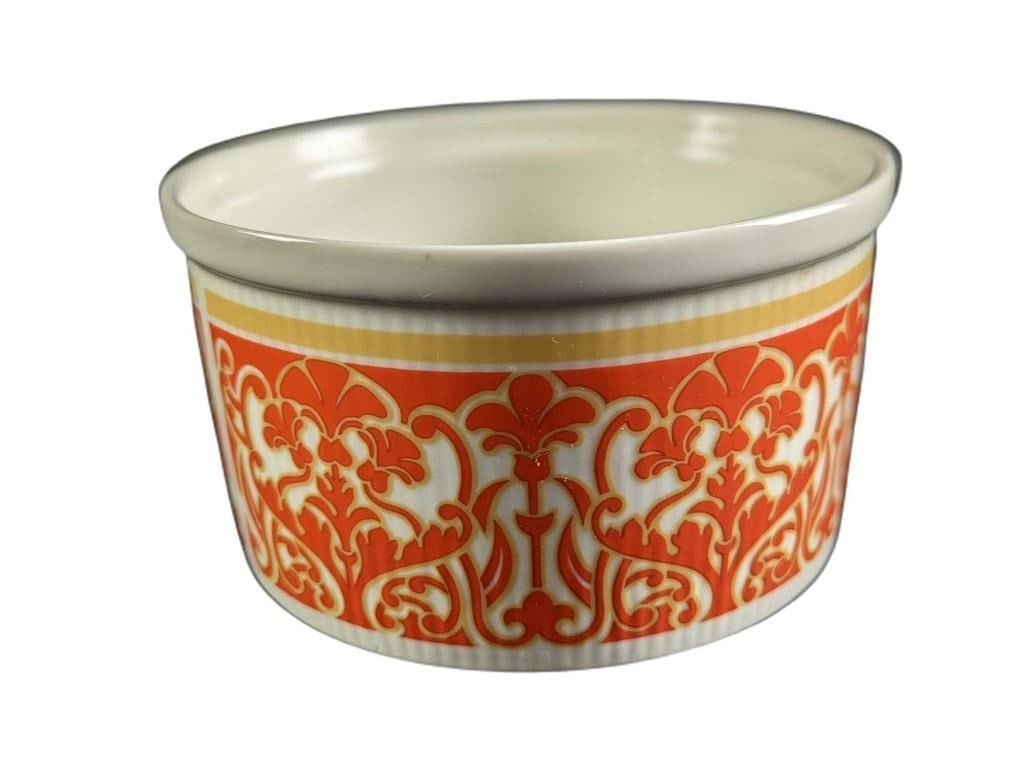 Vintage Retired Royal Doulton Seville Souffle: Vintage Retired Royal Doulton Seville Souffle. This series of fine china was released from 1972 to 1978. This souffle is approx 6 1/2" x 6 1/2" x 3 1/2" and it weighs 1.70lbs. Is in a