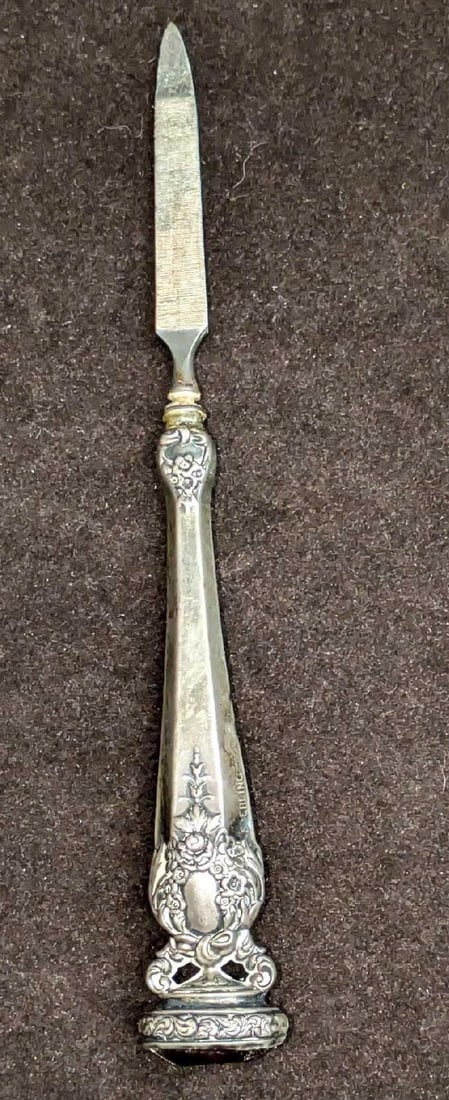 Vintage Nail File With Sterling Silver Handle: Vintage Nail File With Sterling Silver Handle. The maker and date of creation is unknown. This is approx 1" x 1" x 7 3/8" and it weighs 0.07lb. The nail file comes off from its sterling silver