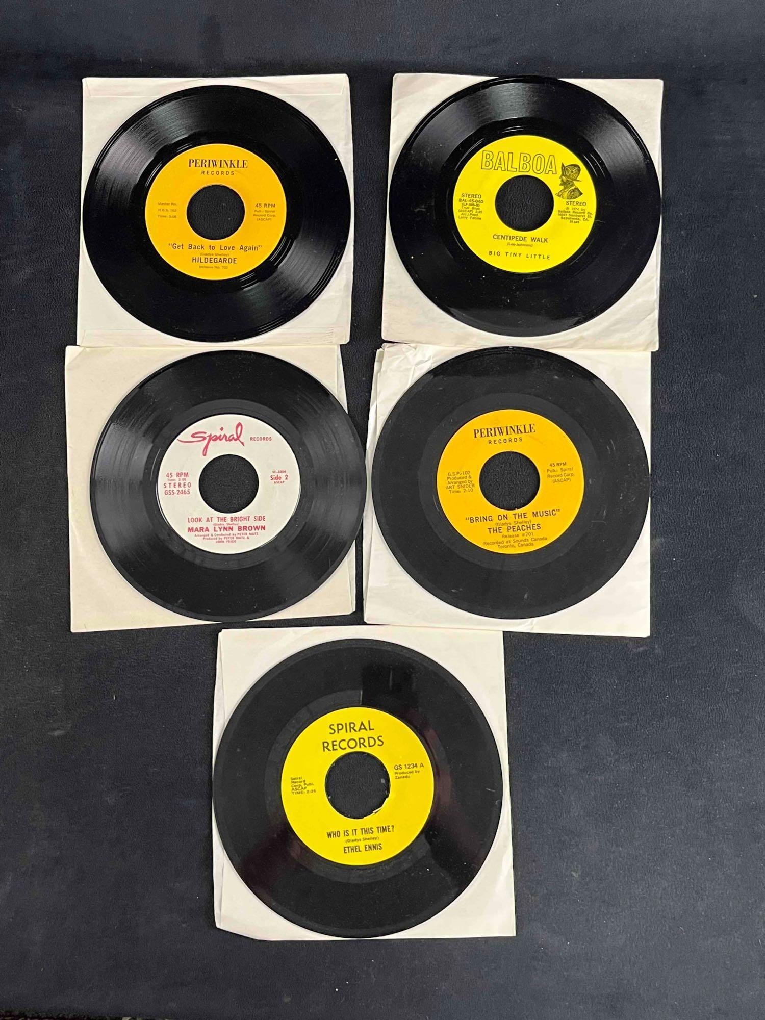 Five Vinyl 45 RPM Singles Two Sided Vintage 45s: Five Vinyl 45 RPM Singles Two Sided Vintage 45s Pictured are five 2 sided single 45s. These are all in good vintage condition with minimal scratching. "Look at The Bright Side" and "