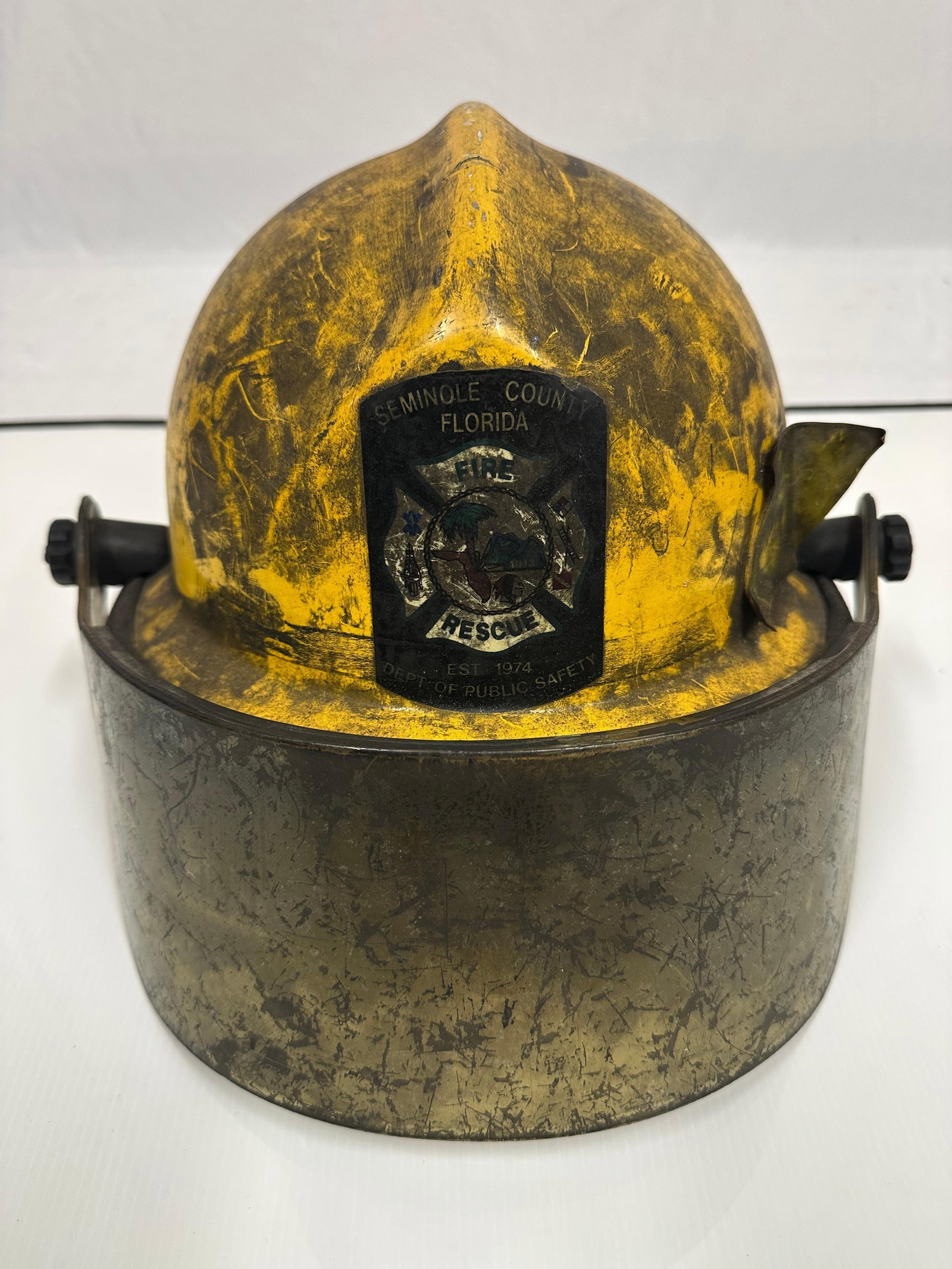 Cairns 662C Metro II Firefighter Helmet Seminole County Florida Fire Rescue: Authentic firefighter helmet marked Cairns 662C Metro II, manufactured by Cairns & Brother Inc. Yellow composite fire helmet with front-mounted flip-down face shield and rear identification panel