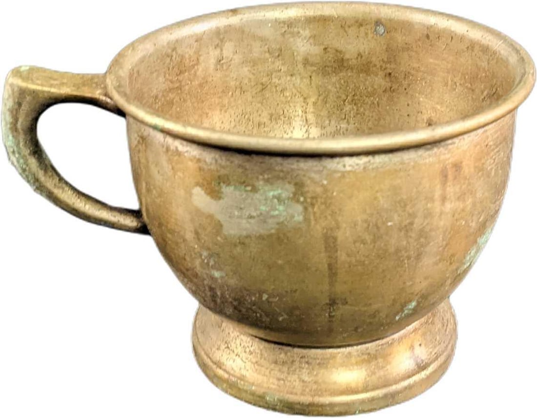 Vintage Wear Brite Nickel Silver Mug: Vintage Wear Brite Nickel Silver Mug. Is approx 5" x 3 3/4" x 3" and it weighs under one pound at 0.50lb. The mug is in a good, vintage condition with surface tarnish and a dent on the bottom. Please 