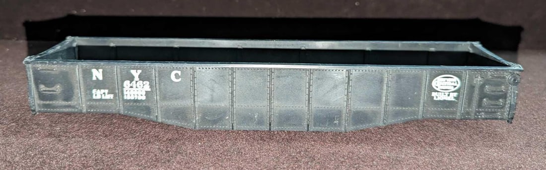 Lionel Error Trains New York Central Gondola Car: Lionel Error Trains New York Central Gondola Car. Please note, that some fo the text has been printed over a few times (doubled). Under the NYC you can see this error. This only comes with the body. T