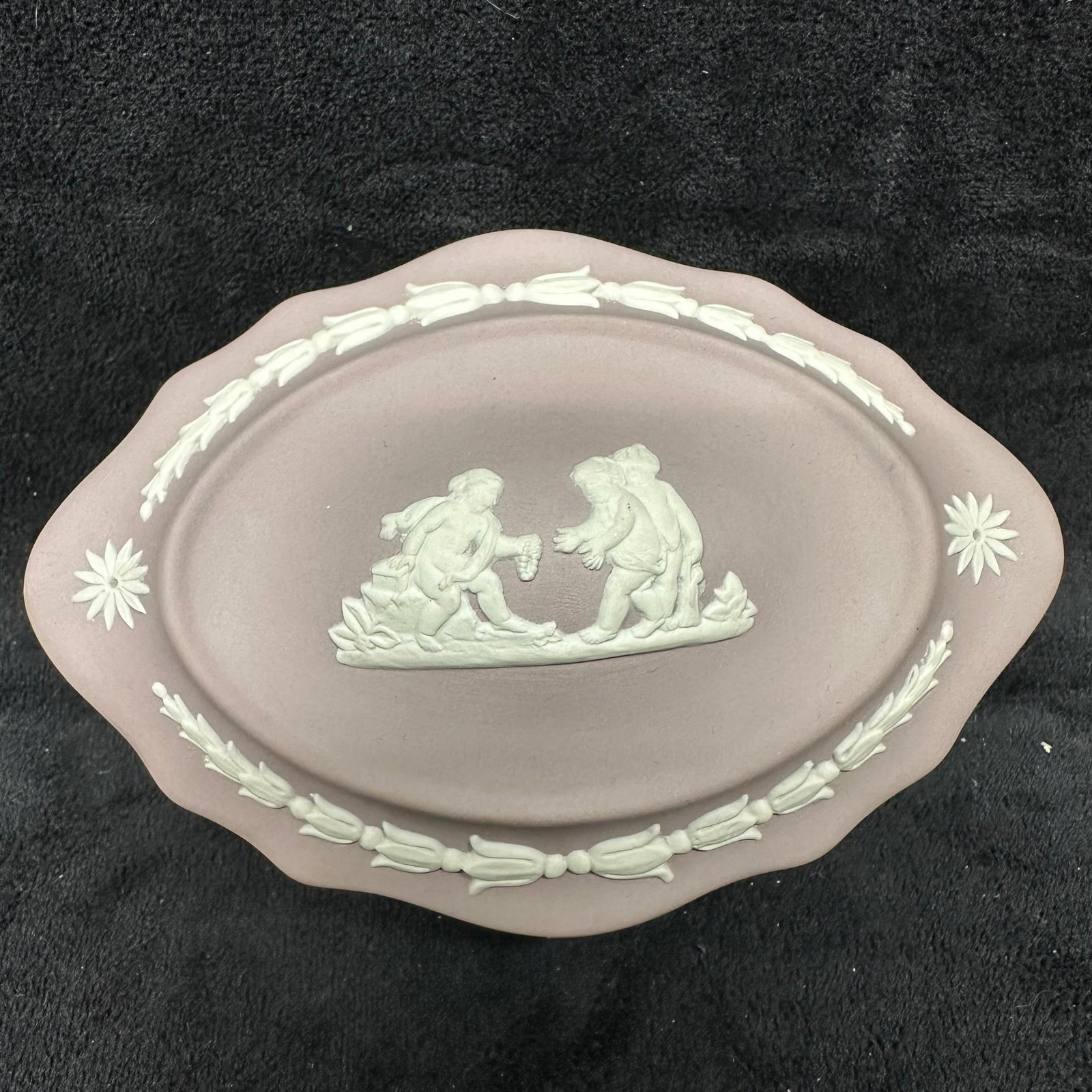 Wedgwood Purple Lilac Colored and White Neoclassical Style Jasperware Trinket Box (1 of 8)