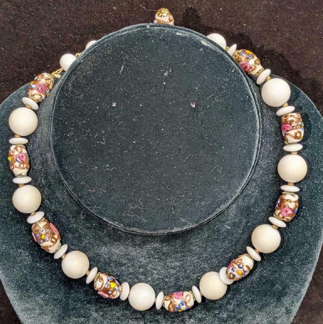 Vintage Italian Murano Art Glass Bead Necklace ZZZ: Vintage Italian Murano Art Glass Bead Necklace YYY. Glass beads with hand painted designs. Is approx 15" and it weighs 0.06b.