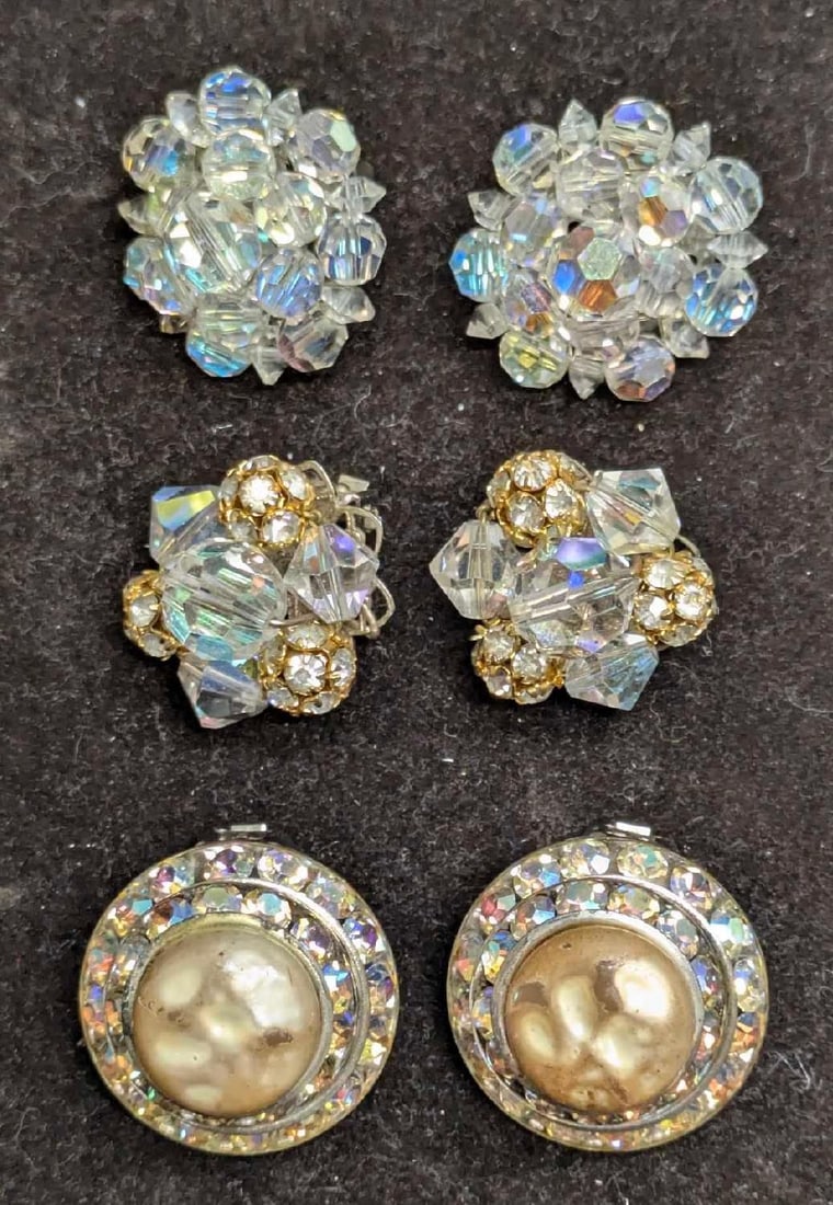 Silver Tone Clear Bead Rhinestone Set Of 3 Clip On Earrings: Silver Tone Clear Bead Rhinestone Set Of 3 Clip On Earrings. This lot includes: (1) Set Of Silver Tone Clear Bead Clip On Earrings. Each is approx 1" x 1" x 1 1/4". (1) Set Of Silver Tone 