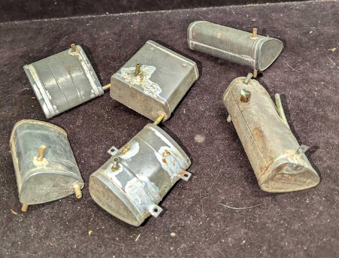 6 Perfect Product And Kap Pak RC Airplane Assorted Gas Tanks: 6 Perfect Product And Kap Pak RC Airplane Assorted Gas Tanks. The tanks appear to have been used and have some solder. Please see the images as they are part of the description. This lot in