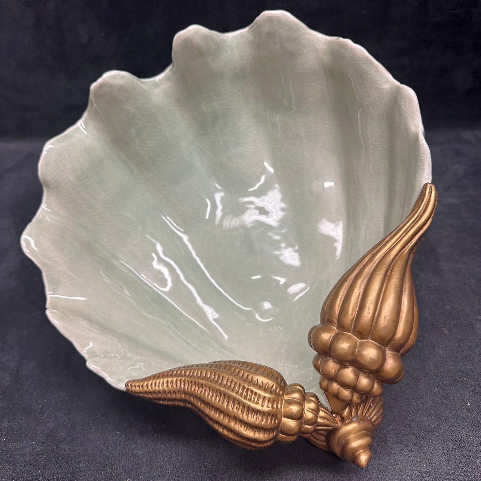 Decorative Shell Form Seashell Ceramic Bowl with Gilt Accents Aqua Pale Blue: Decorative shell-form ceramic bowl featuring a pale green crackle glaze with sculptural gilt-tone shell accents and raised feet. Designed as a display or centerpiece piece. Underside label indicates d