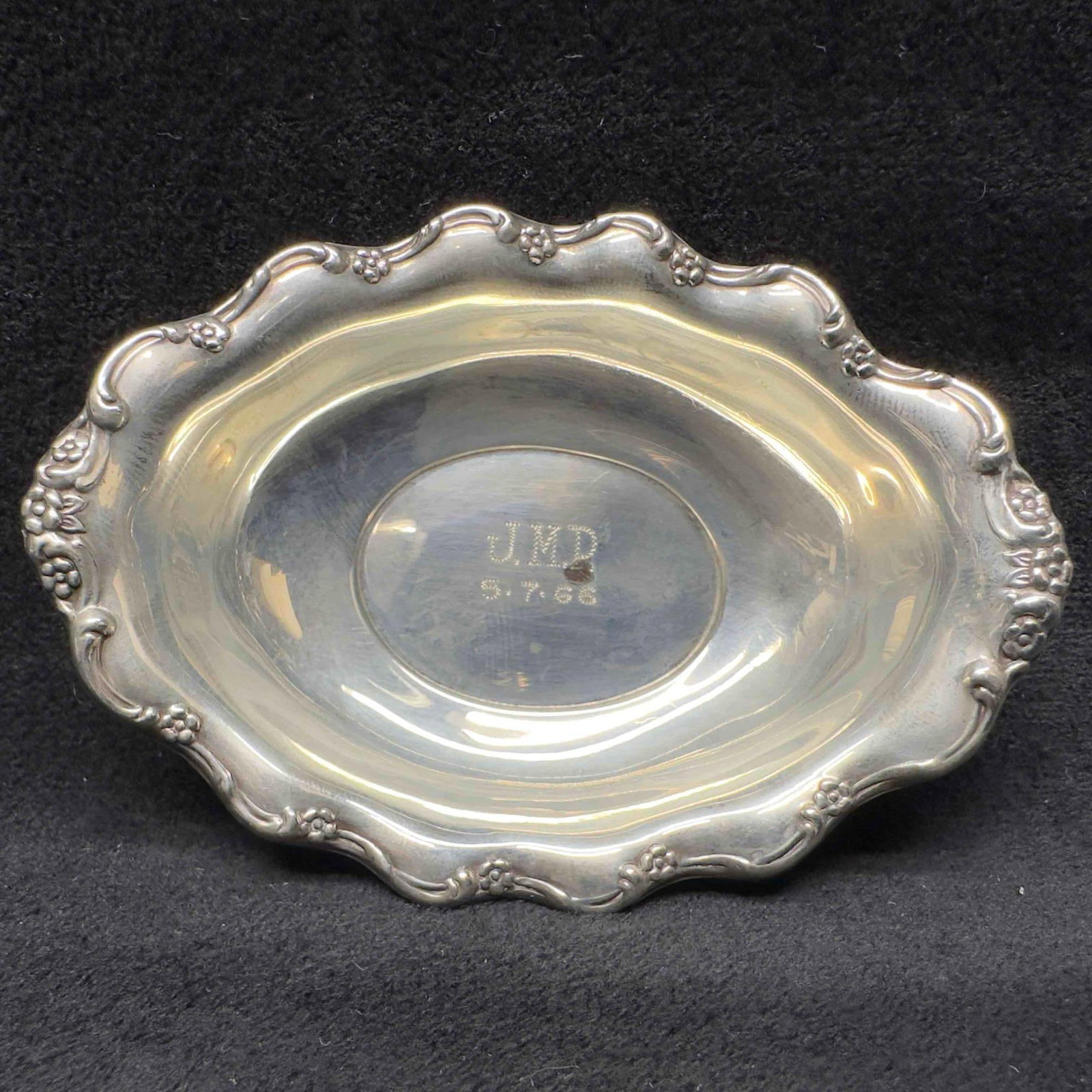 Sterling Silver Reed and Barton Tara Nut Dish X823 Monogram: Sterling Silver Reed and Barton Tara Nut Dish X823 Monogram. Monogram J. M. P. 5 7 66. Etched markings on the bottom Reed and Barton Sterling X823 Tara. This item is in good pre-owned, previously disp