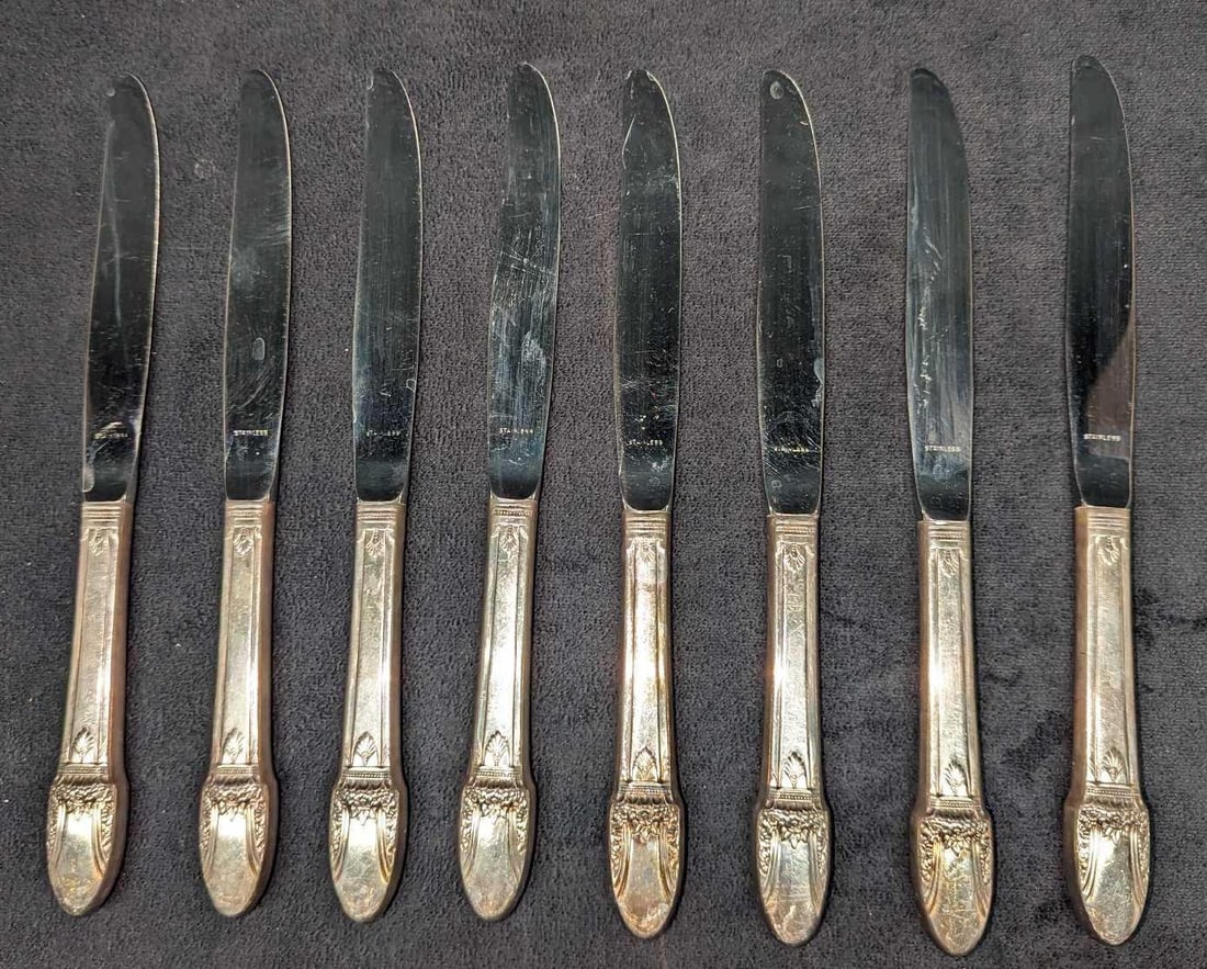 8 Vintage Rogers Bros First Love Dinner Knives: 8 Vintage Rogers Bros First Love Dinner Knives. Each Silver Plated Knife Is approximately 3/4" x 1/4"x 9 3/8" and the total weight is 1.52lb. These were released from the year 1937 to the year 1973.