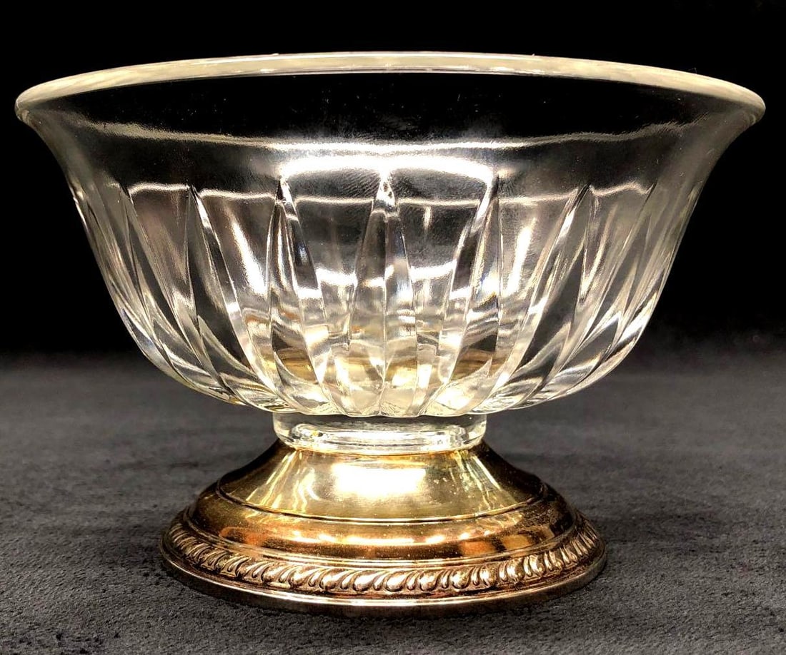 Vintage Saben - Sterling Silver Pedestal Base Divided Glass Nuts Candy Condiment Dish: Vintage Saben - Sterling Silver Pedestal Base Divided Glass Candy Nut Condiment Dish. The item measures approximately 5-1/4" x 5-1/4" x 3-1/2" and weighs about 0.8lbs. The Saben Bowl is