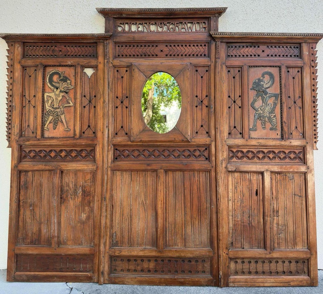 Antique Indonesian Teak Wood Three Panel Privacy Screen with Mirror 1936: Antique Indonesian Teak Wood Three Panel Privacy Screen. Sucenci 1936 Sinawur is carved above the middle panel portion which we believe to be Javanese, loose interpretation, "Spreading 
