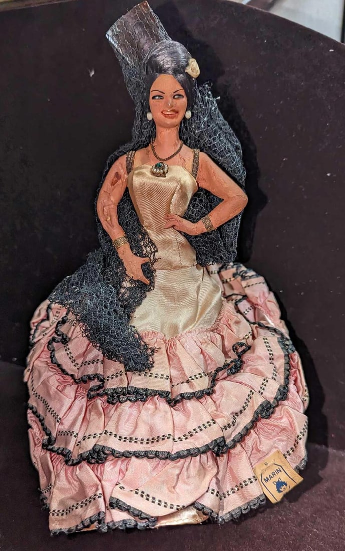 Vintage Marin Chiclana Spanish Flamenco Doll: Vintage Marin Chiclana Spanish Flamenco Doll. This is approx 8" x 9" x 12" and it weighs 0.30lb. The dress has wrinkles and the doll's "skin" is wrinkled and creased. Please see the images as they