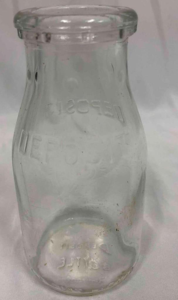 Vintage 3 Cent Milk Bottle Detroit Michigan Half Pint Mint: This lot contains a vintage 3 cent milk bottle Detroit Michigan half pint mint. The bottle is approx 2 1/4" x 2 1/4" x 5" and weighs about 0.5lbs. The bottle is in good used condition with no