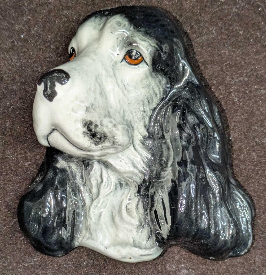 English Sylvac Black White Spaniel Head Wall Plaque: English Sylvac Black White Spaniel Head Wall Plaque. This ceramic wall plaque was made in England. This is approx 4" x 3 1/2" x 2" and it weighs 0.26lb. The plaque has some light wear and no chips or