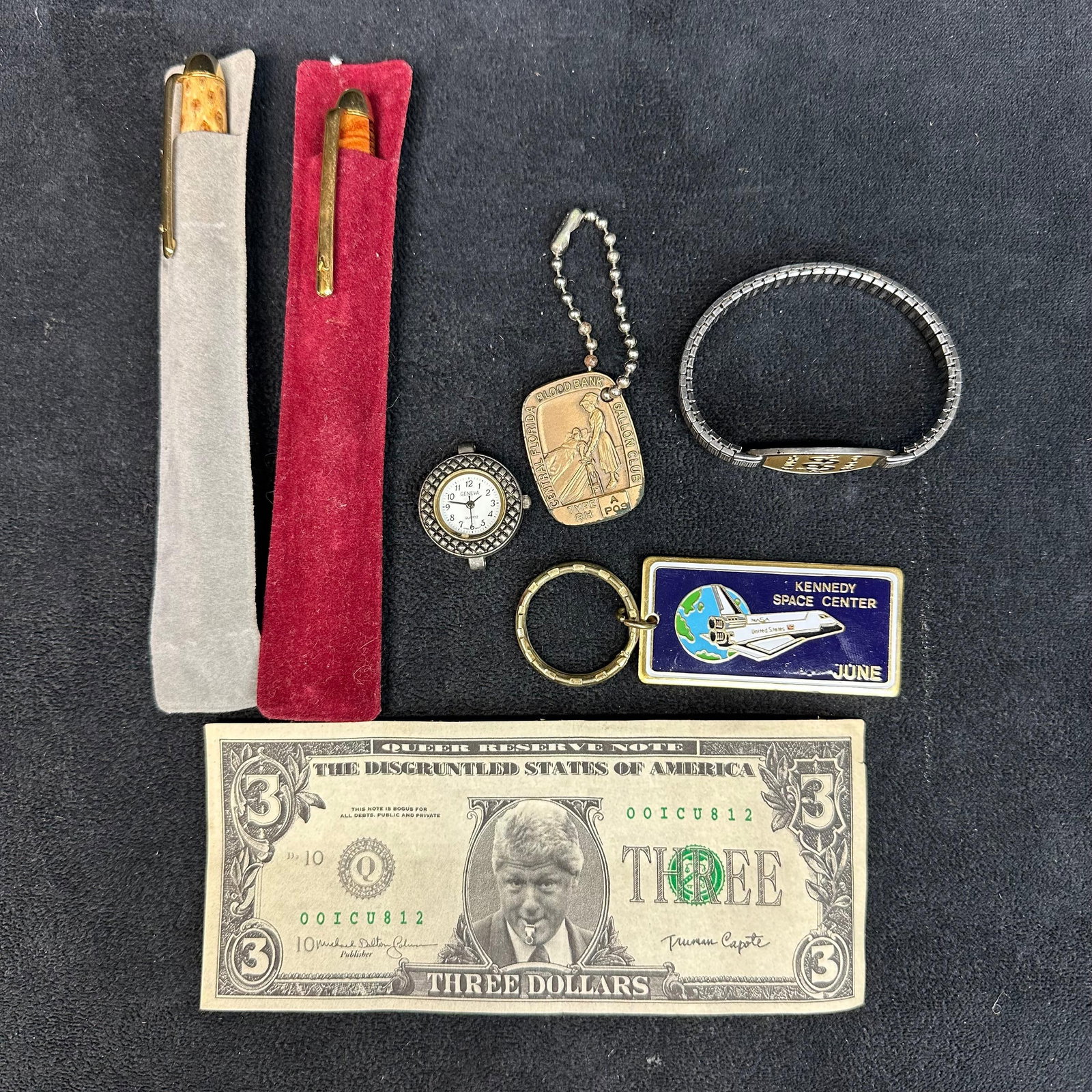 Mixed Lot of Collectibles Pens Keychains Tokens and Novelty Items (1 of 9)
