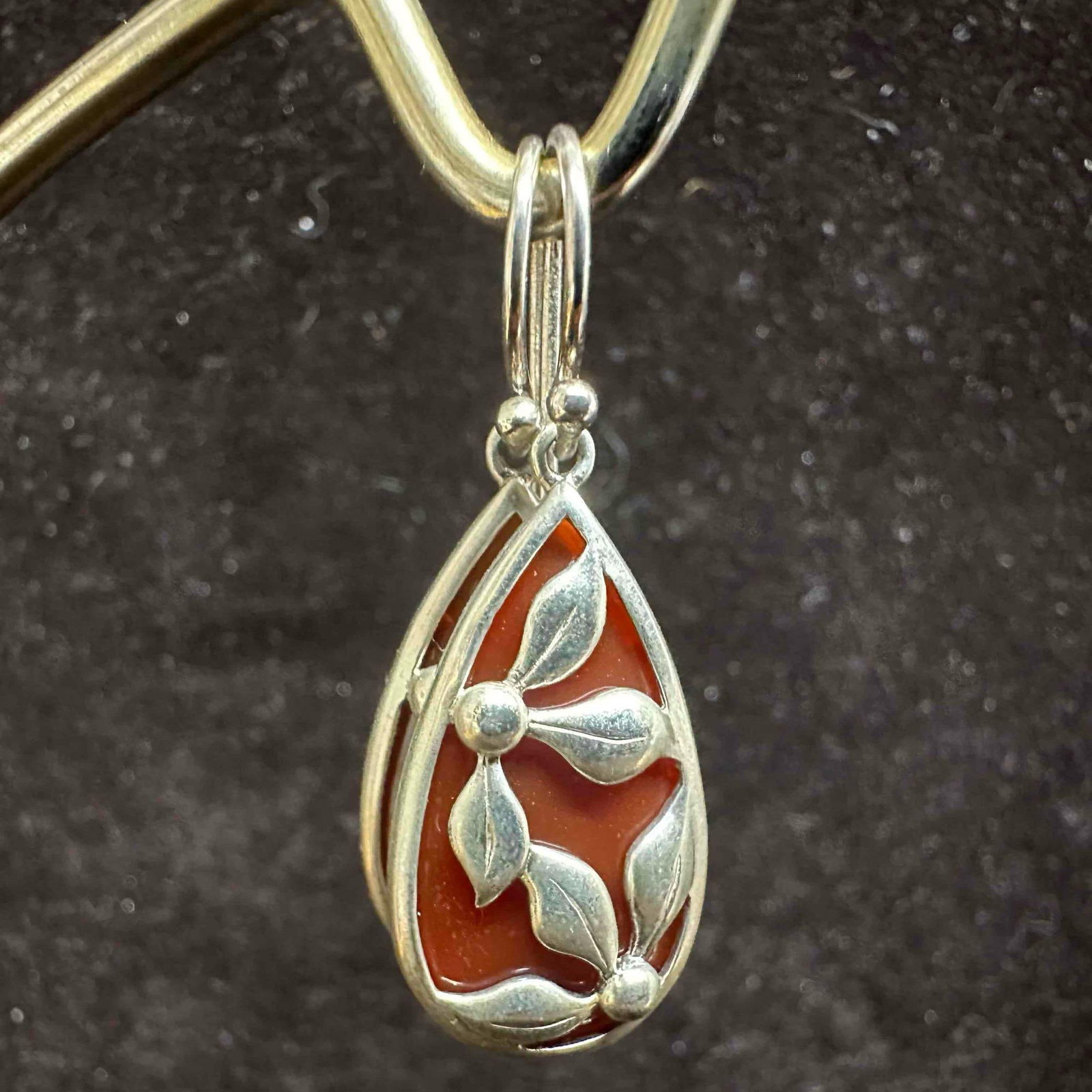 Carnelian Leaf Motif Overlay Sterling Silver Dangle Earrings G67: This item is in good pre-owned, previously used/displayed condition with noticeable light wear, and surface scratches. Please reference all photos for full details. This piece of jewelry has been