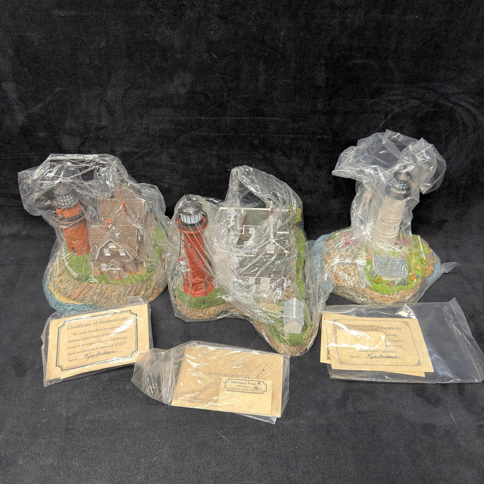 Harbour Lights Massachusetts Lighthouse Figurines Three Pieces Gay Head (1 of 6)