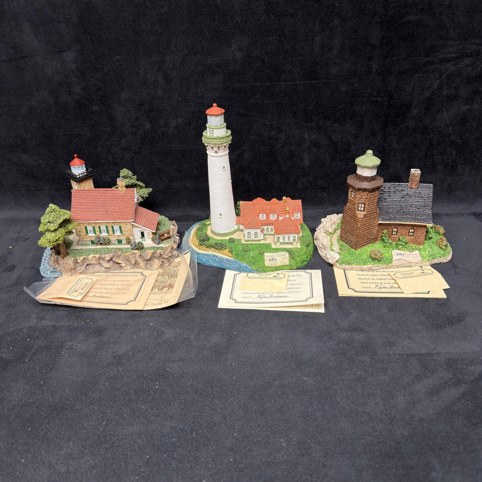3 Harbour Lights Wisconsin Lighthouse Figurines Landmarks: Lot of three Harbour Lights collectible lighthouse figurines depicting Wisconsin landmarks. Includes Eagle Bluff #249, Wind Point #154, and Sand Island #118. Pre-owned, like new, with original box; pr