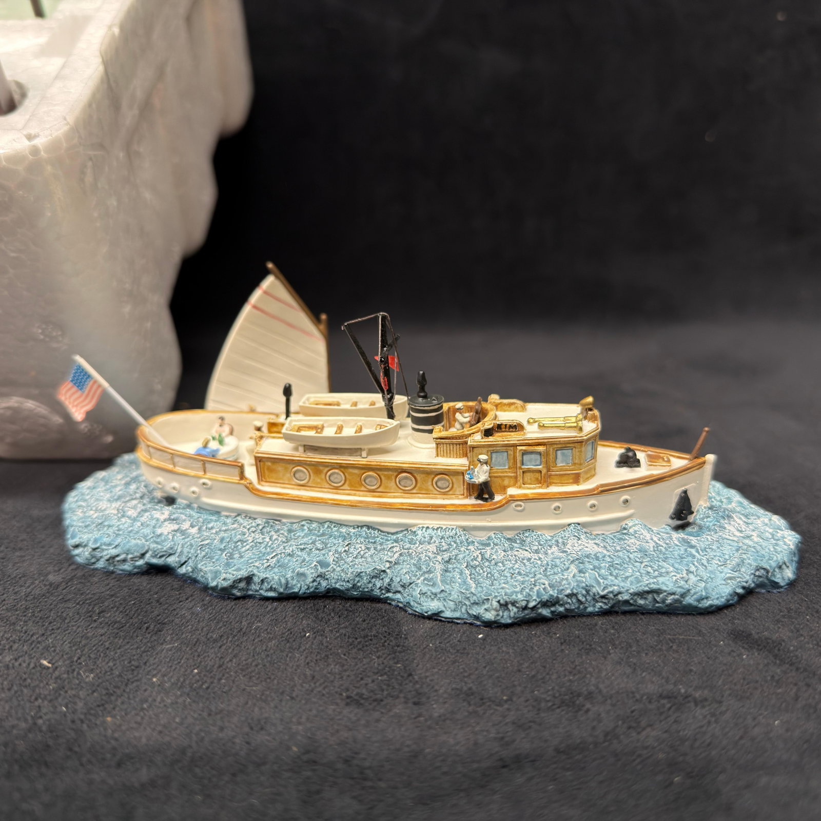 Anchor Bay Pleasure Cruiser Motor Yacht Kim AB105S Figure Decor (1 of 6)