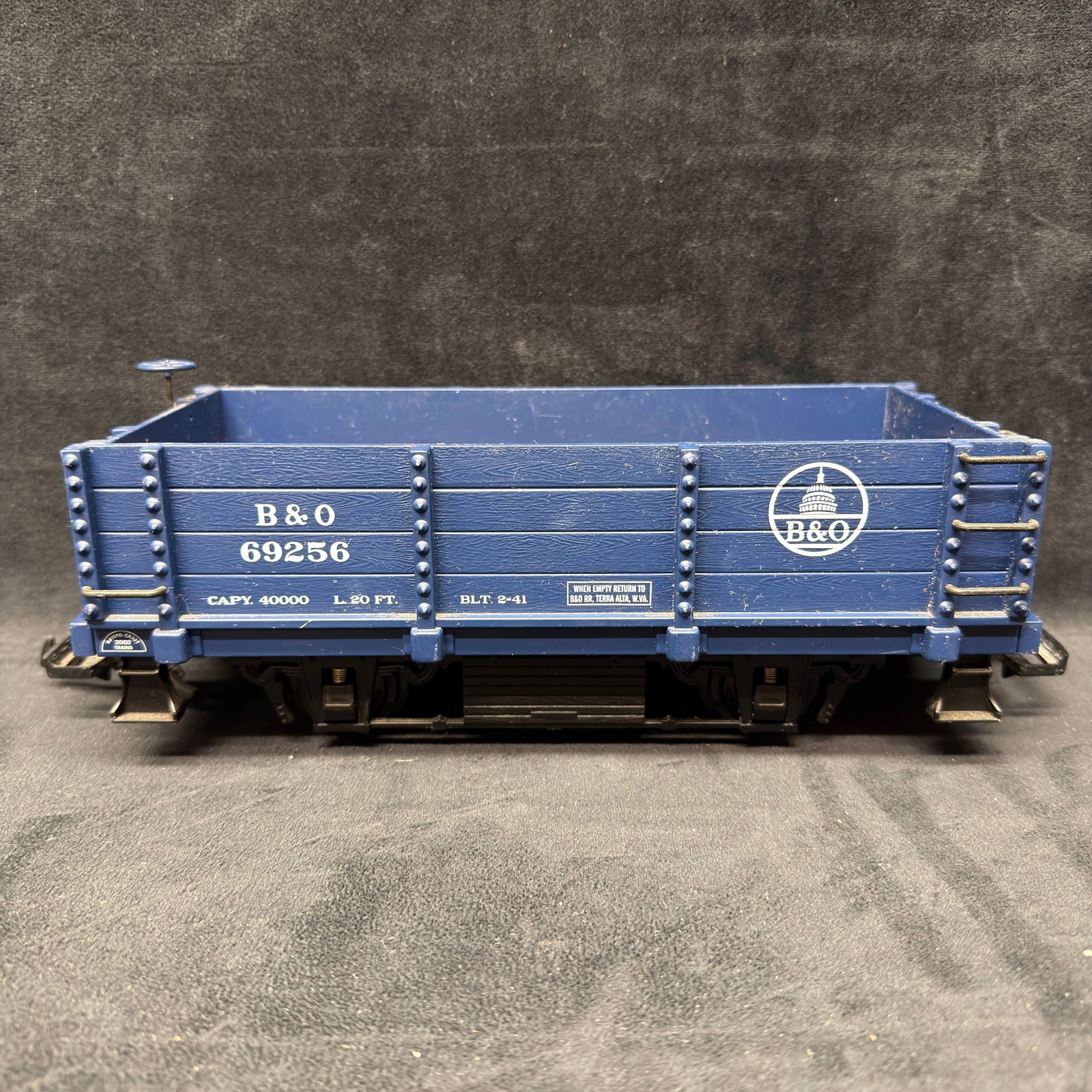 Aristo Craft B and O 69256 G Scale Blue Open Gondola Freight Car: G-scale Baltimore and Ohio B and O #69256 open gondola freight car in blue with brown interior. Detailed wood-grain-style sides, plastic wheels, couplers, and brake wheel. Marked “Aristo Craft S