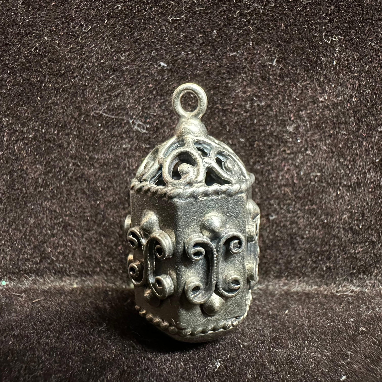 Silver Charm Scrollwork Art Deco Design T89 - 3