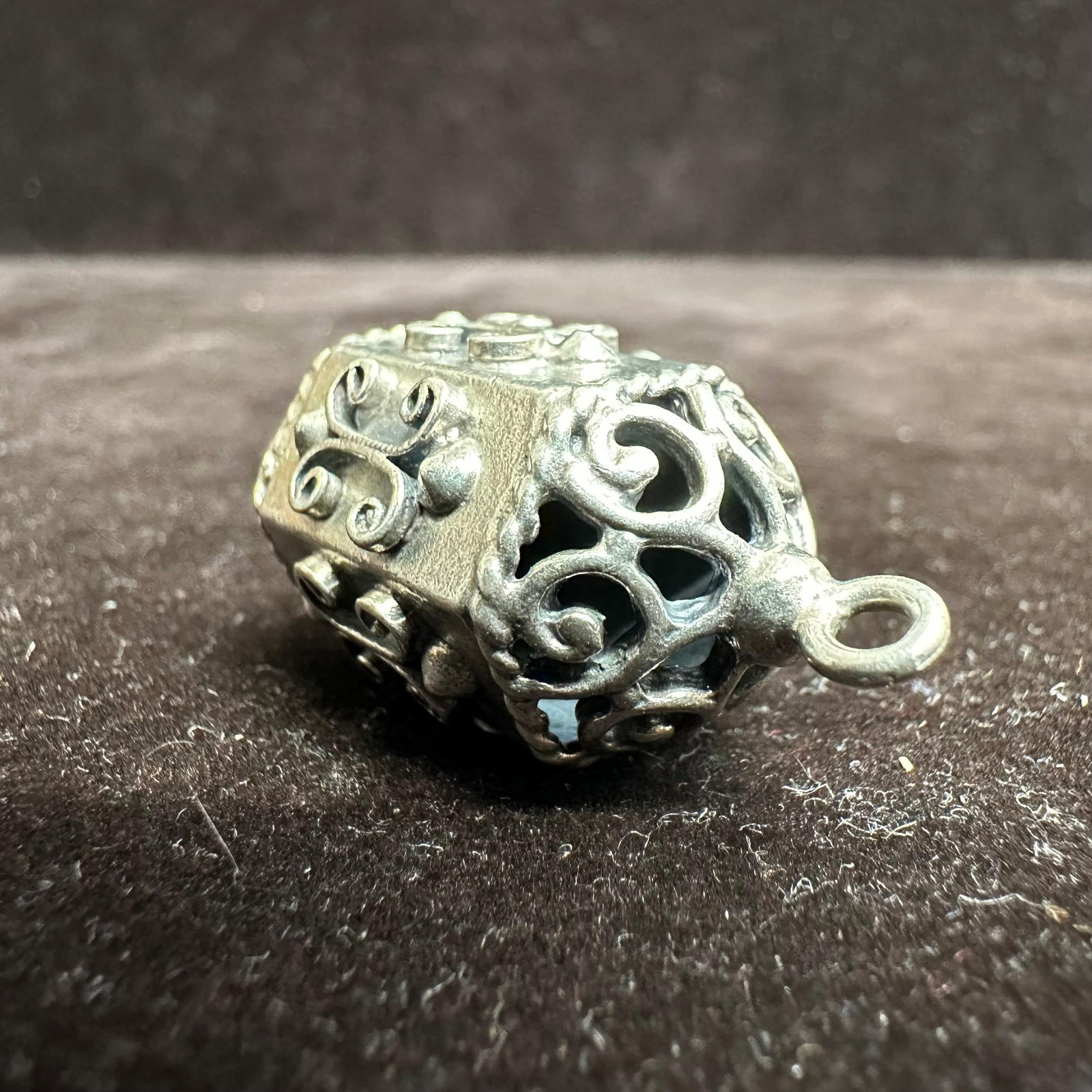 Silver Charm Scrollwork Art Deco Design T89 - 7