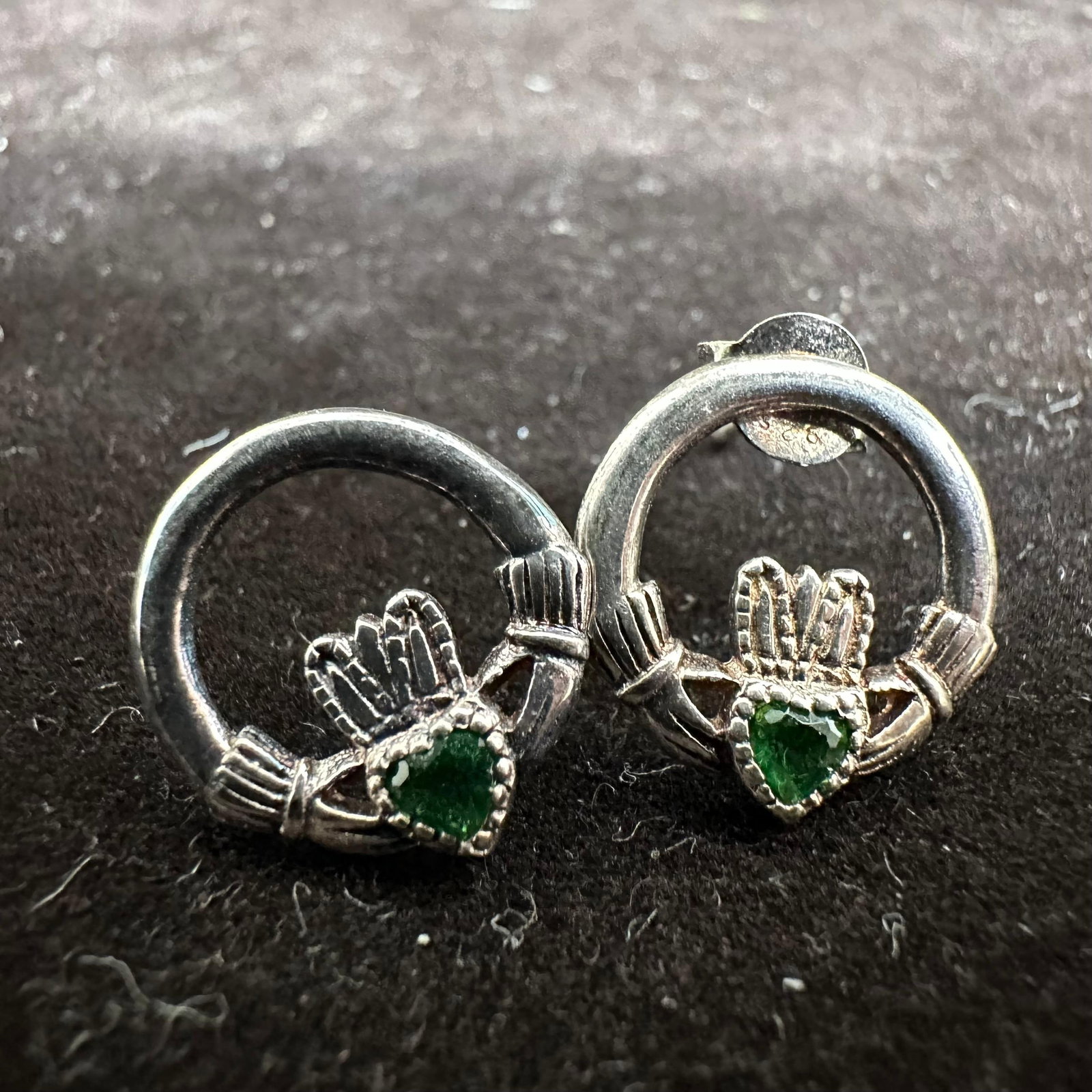 Sterling Silver 925 Claddagh Stud Earrings Green Crystal M43: This item is in good pre-owned, previously used/displayed condition with noticeable light wear and surface scratches. Please reference all photos for full details. This piece of jewelry has been teste