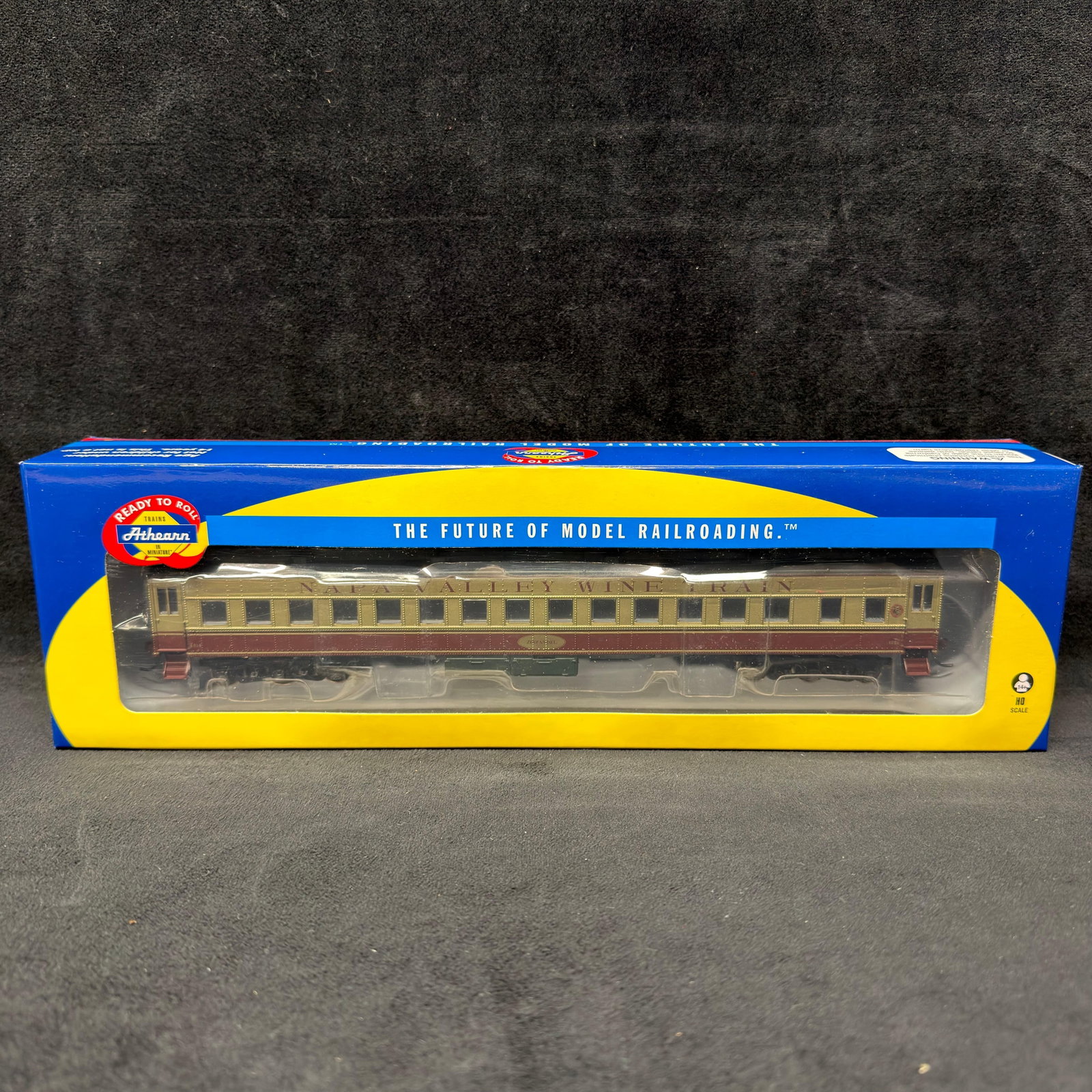 Zinfadel Athearn Napa Valley Wine Train HO Scale Coach Car (1 of 3)
