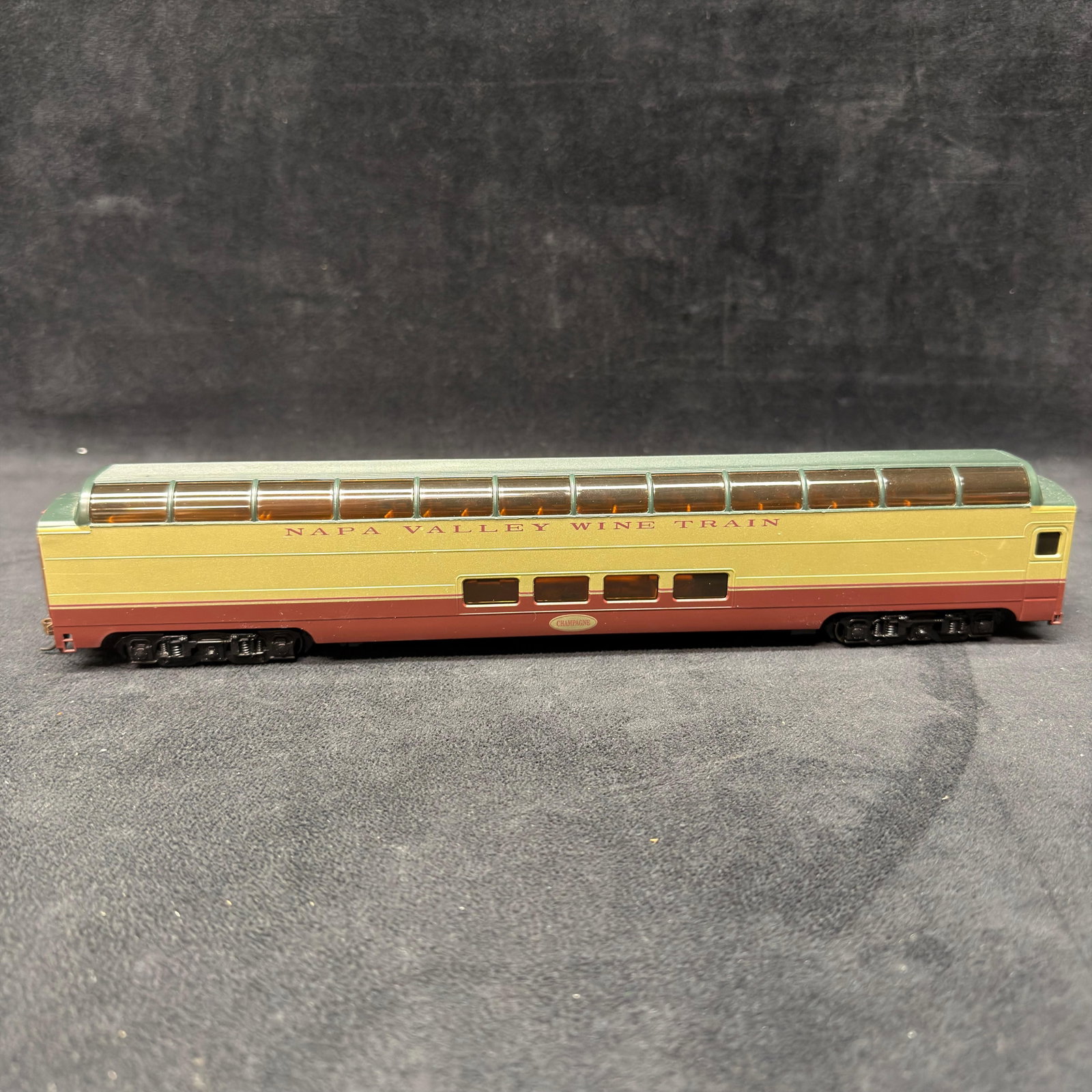 Bachmann Napa Valley Wine Train HO Scale Dome Car Champagne: G-scale finished in gold and burgundy with a detailed passenger car body. Pre-owned, with light wear on the collectible. Minor scratches, dust/debris, and surface markings. Please refer to all photos 