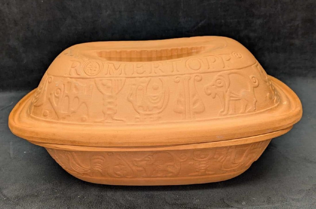 Vintage Romertopf Terracotta Oven Baker Bay W. Germany #111: Vintage Romertopf Terracotta Oven Baker Bay W. Germany #111. The cover and interior have surface stains and there are no known chips or crazing, This is approx 13" x 8" x 7" and it weighs 6.10lbs