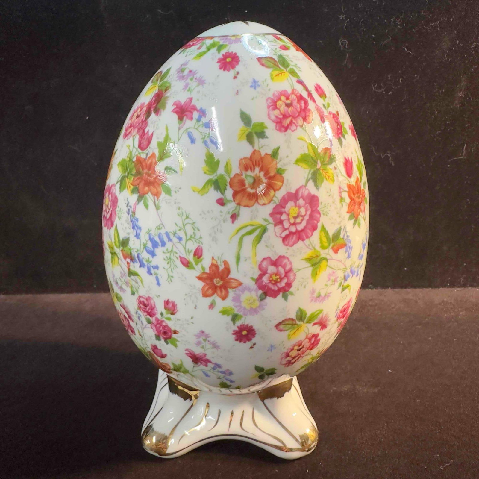 Formalities by Baum Bros. Floral Egg: Formalities by Baum Bros. Floral Egg 7 1/4" Tall. The item is in great pre-owned, previously displayed condition with light wear and surface scratches. Please see all photos for full details.