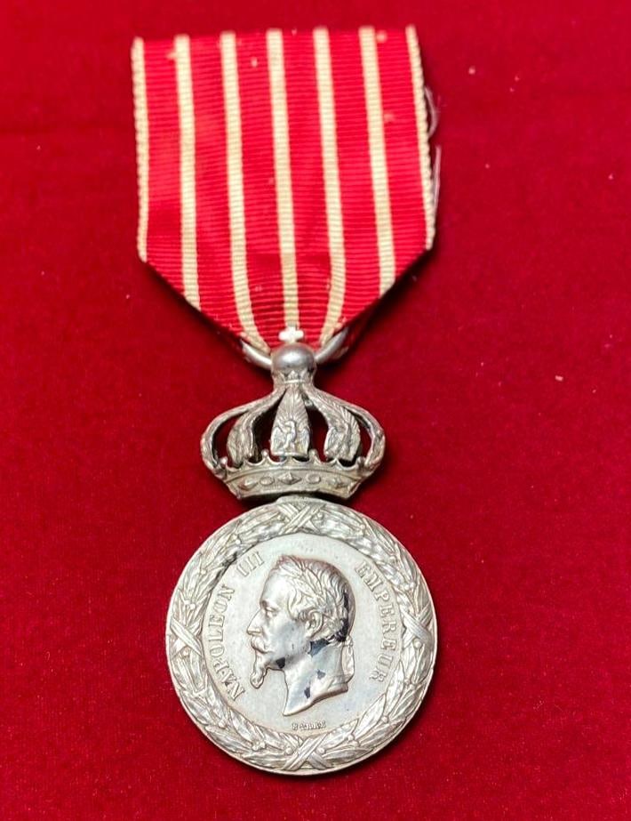 French 1859 Italian Campaign Medal Rare W/ Crown: French 1859 Italian Campaign Medal Rare W/ Crown This fine medal has been tested and researched to the best of our abilities, and is authentic to the best of our knowledge. Please see photos, as