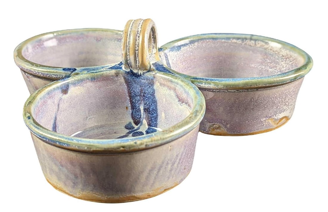 3 Way Serving Pottery Bowl Praise God Rob: This is an three way serving pottery bowl made by an artist who signs his pieces, "Praise God, Rob". The serving bowls is approx 9" x 9" x 4" and it weighs 2.5lbs. The bowls are in a good, used condit