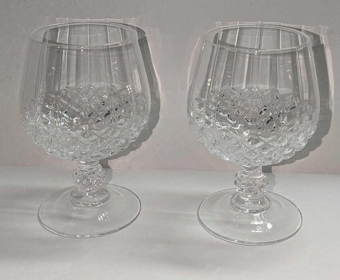 2 Brandy Snifter Glasses With Diamond Pattern B: 2 Brandy Snifter Glasses With Diamond Pattern B. Each is approx 3 1/2" x 3 1/2" x5" and the total weight is 1.03lb. Both glasses have no chips or cracks.