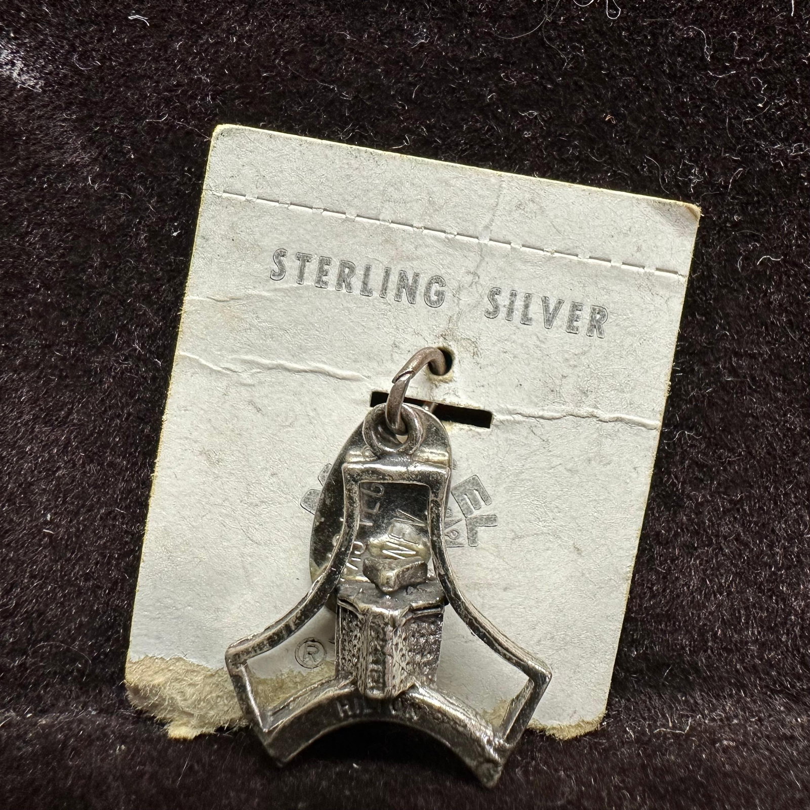Sterling Silver Las Vegas Hilton Hotel Pendant Charm: This item is in good pre-owned, previously used/displayed condition with noticeable light wear and surface scratches. Please reference all photos for full details. This piece of jewelry has been teste
