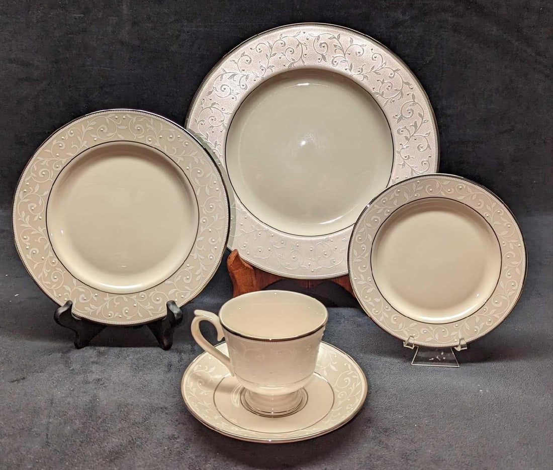 Lenox China Opal Innocence 5 Piece Place Setting F: Lenox China Opal Innocence 5 Piece Place Setting F. This lot includes: (1) Dinner Plate. This is approx 10 3/4" x 10 3/4" x 3/4". (1) Salad Plate. This is approx 8 1/4" x 8 1/4" x
