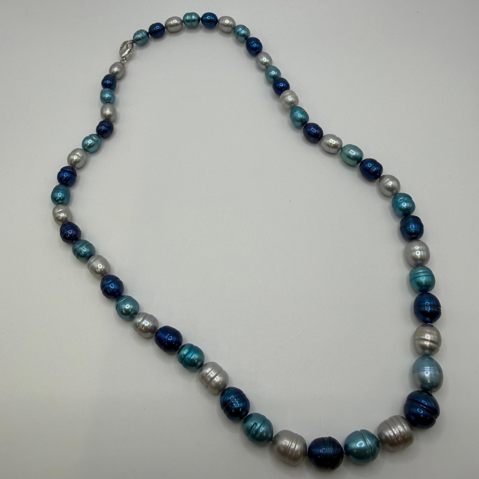 Honora Collection Blue and White Cultured Ringed Freshwater Pearl Necklace HH84 (1 of 6)