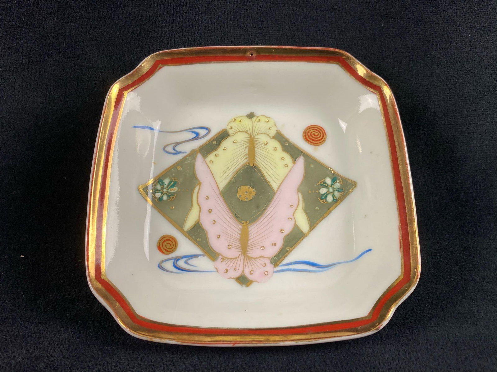 Vintage Made In Japan Porcelain Trade Mark Inada Hand Painted Square Dish: Vintage Made In Japan Porcelain Trade Mark Inada Hand Painted Square Dish . This Vintage Dish / Ashtray is in excellent condition with no issues . Measurements are 5.5" x 5.5" x 1.5" 7.7 oz