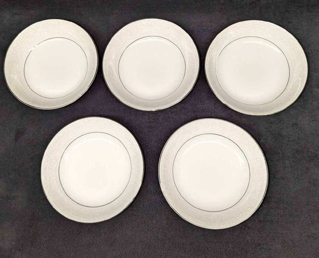 5 Retired International Juliet Sauce Bowls B: 5 Retired International Juliet Sauce Bowls B. Each bowl is approx 5 1/2" x 5 1/2" x 1 1/4" and the total weight is 1.73lb. The bowls are made of fine china and do not have any chips or cracks.