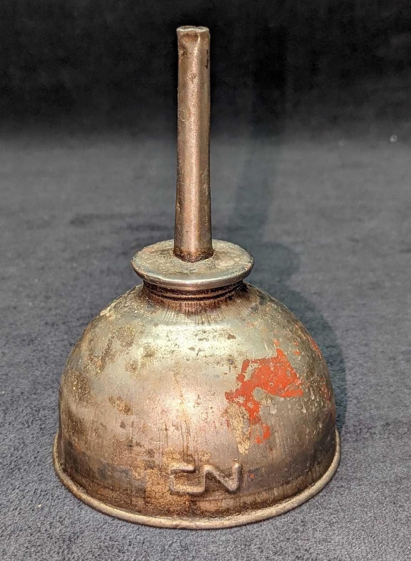 Vintage CN Thumb Pump Oil Tin Can: Vintage CN Thumb Pump Oil Tin Can. This is approximately 4" x 4" x 6" and it weighs 0.31lb. The tin can has some markings and dents. Please see the images as they are part of the description.